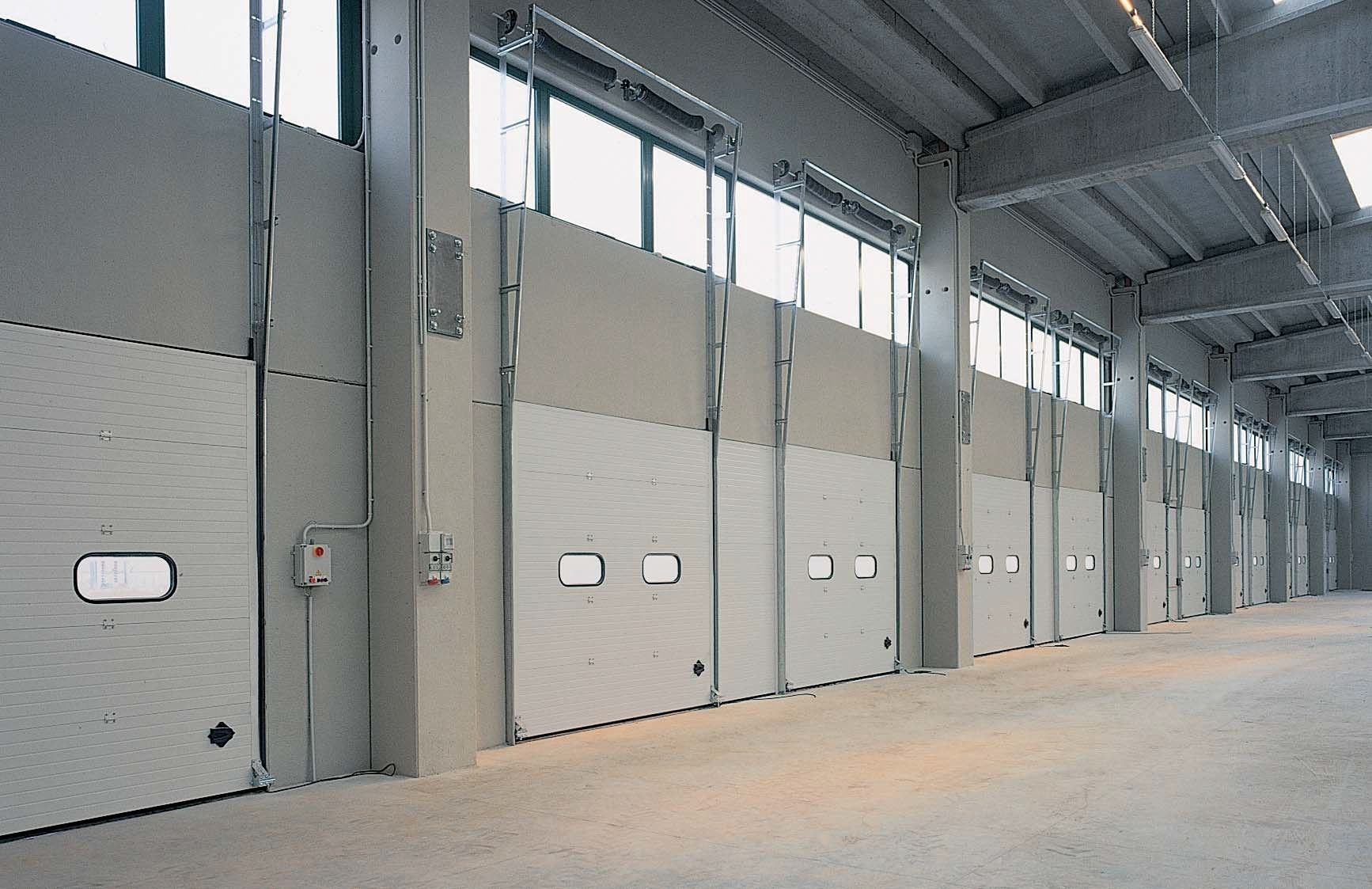 Industrial Vertical Lift Door Insulated Steel Sectional Gate Door For