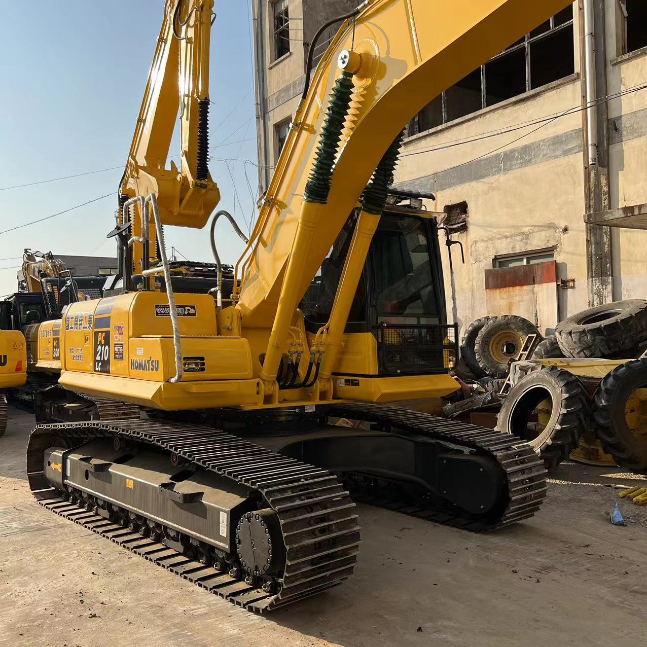 Cheapest excavator of 21 Ton KOMATSU excavator PC210-8 hydraulic machinery with excavator spare parts with high quality 13