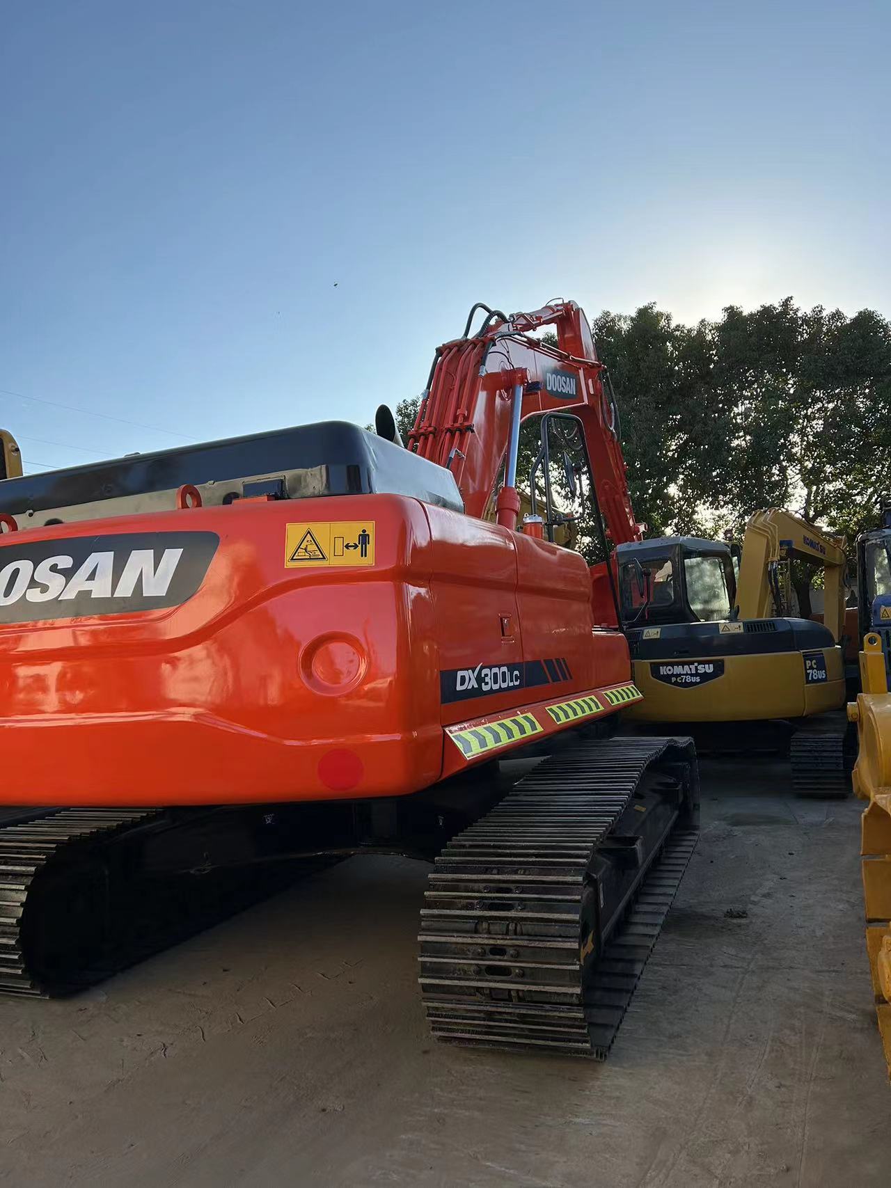 Second-hand crawler doosan 300 excavator construction use doosan dx300 dx300lc-9s excavator for earth moving 14