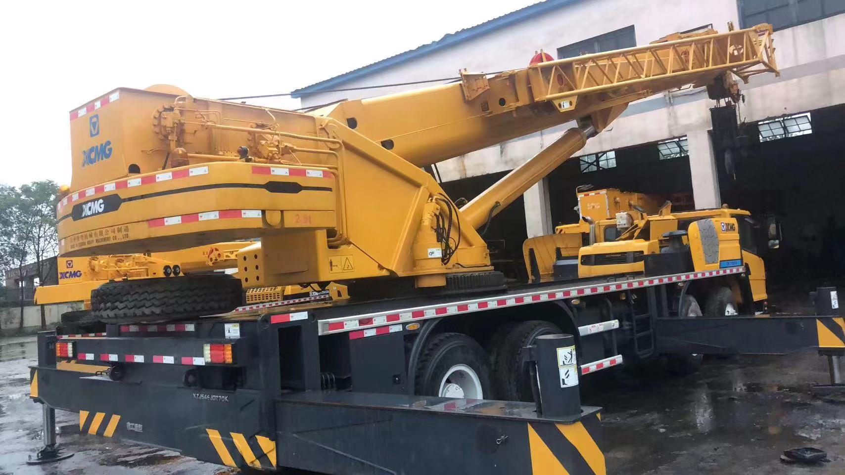 used truck cranes XCMG QY70K With 70 tons lifting capacity For lifting various large-scale projects 11