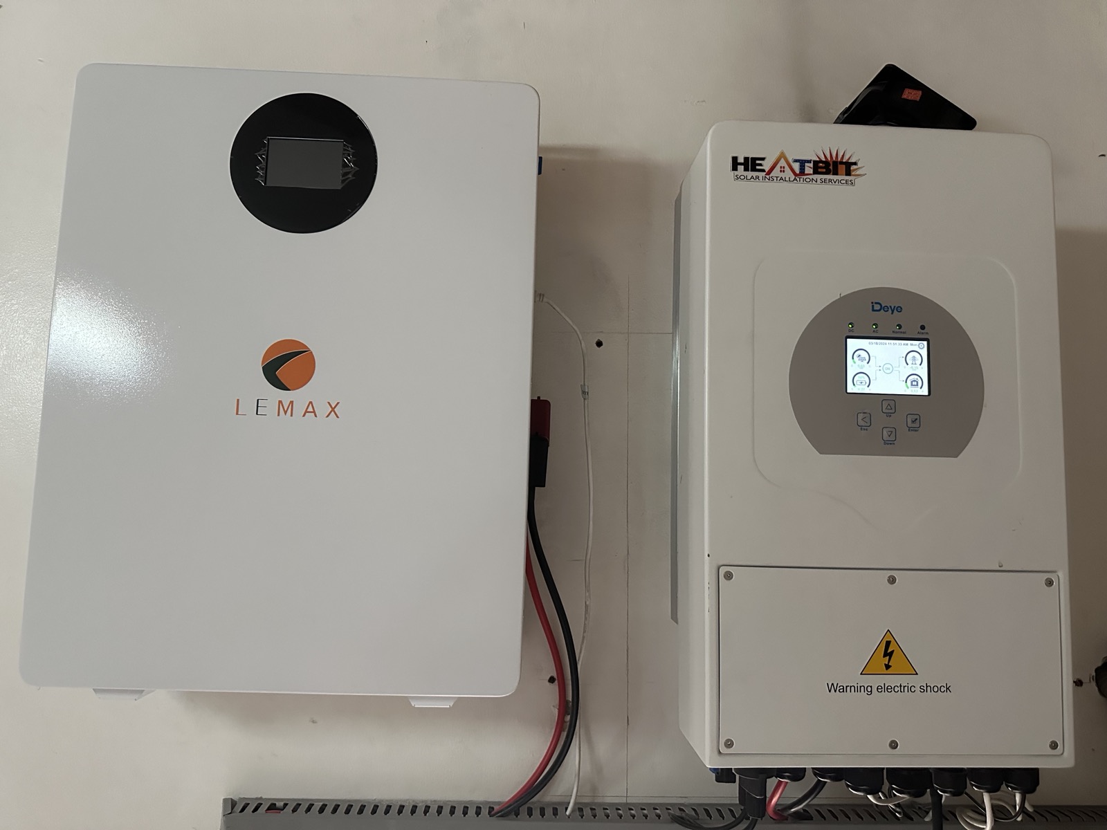 Batterie Lithium LEMAX 5kWh connectée à l'onduleur Deye 1