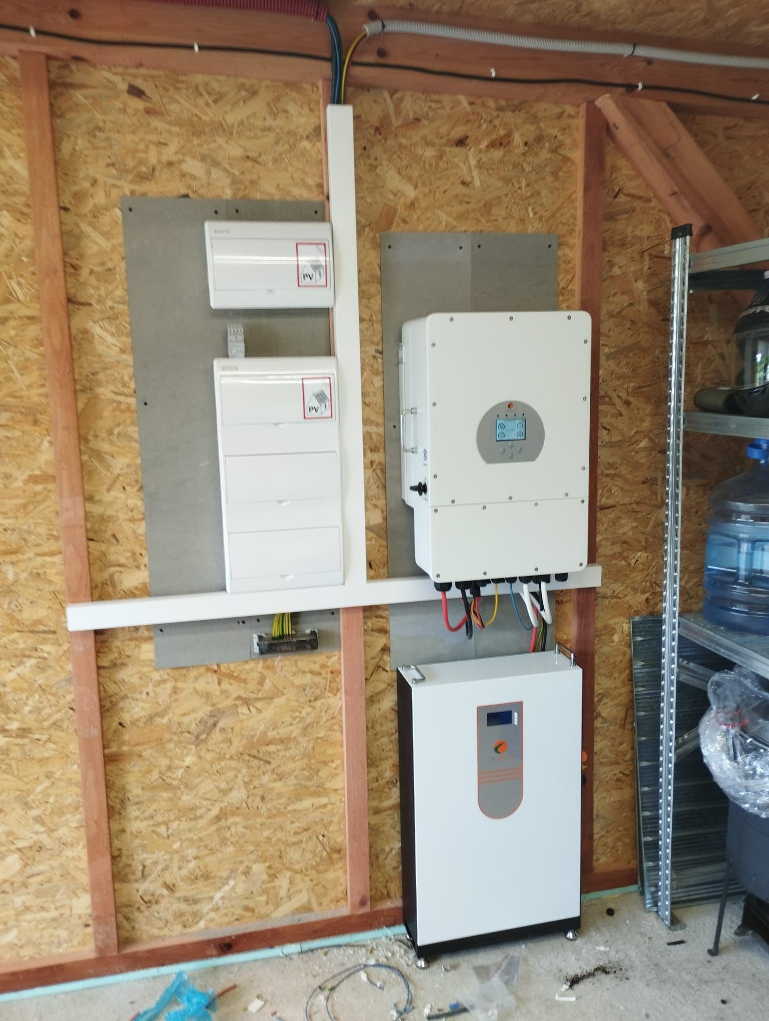 Maximize Your Energy Storage with LEMAX 10kWh Lithium Battery and Deye Inverter 1