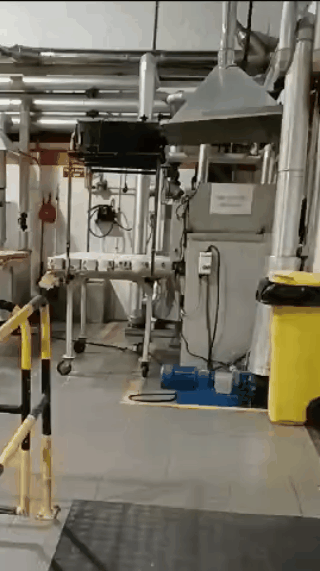 Semi Automatic Vs Fully Automatic Candle Filling Machines Which is right for your factory? 1