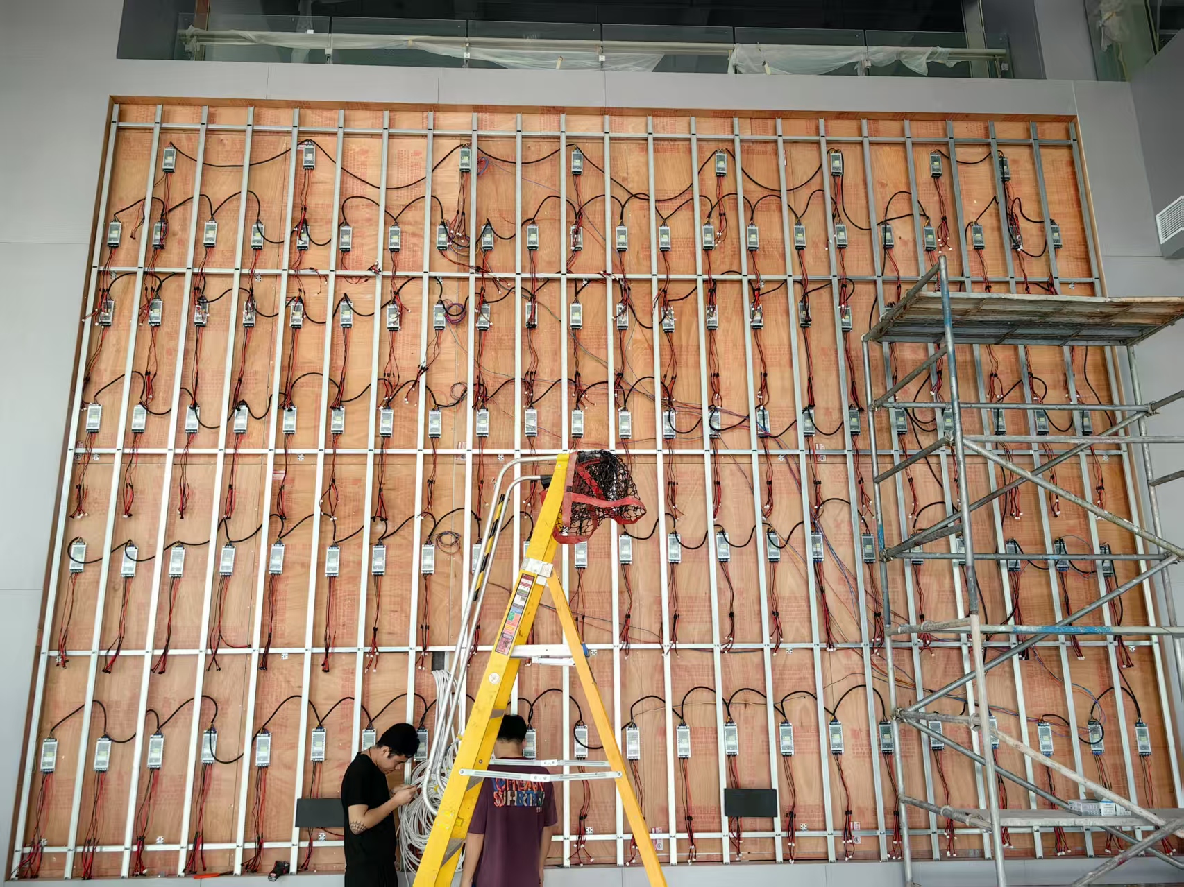 高級空間でテレビがCOB LEDビデオウォールに置き換えられる理由 2