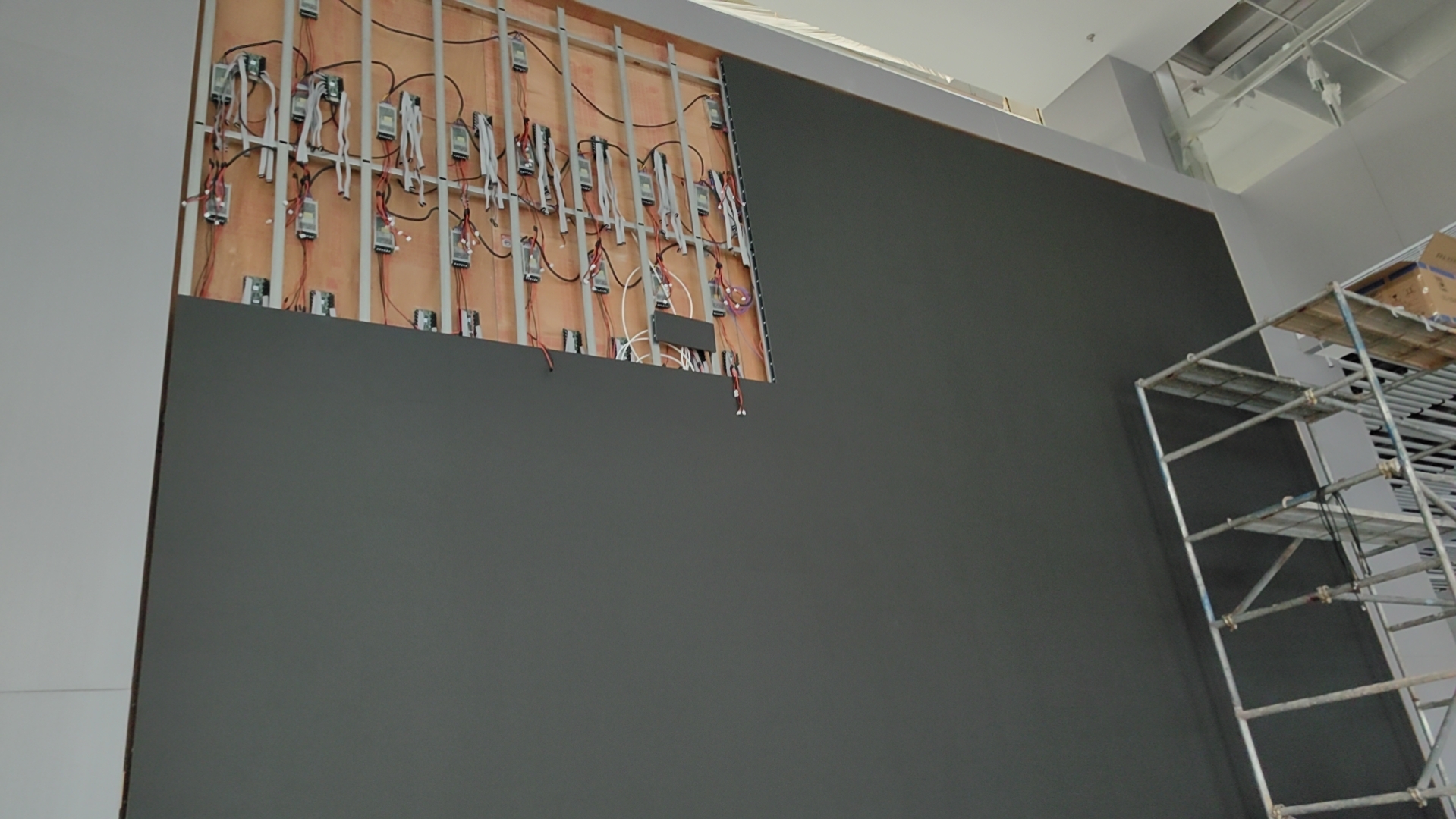 高級空間でテレビがCOB LEDビデオウォールに置き換えられる理由 3