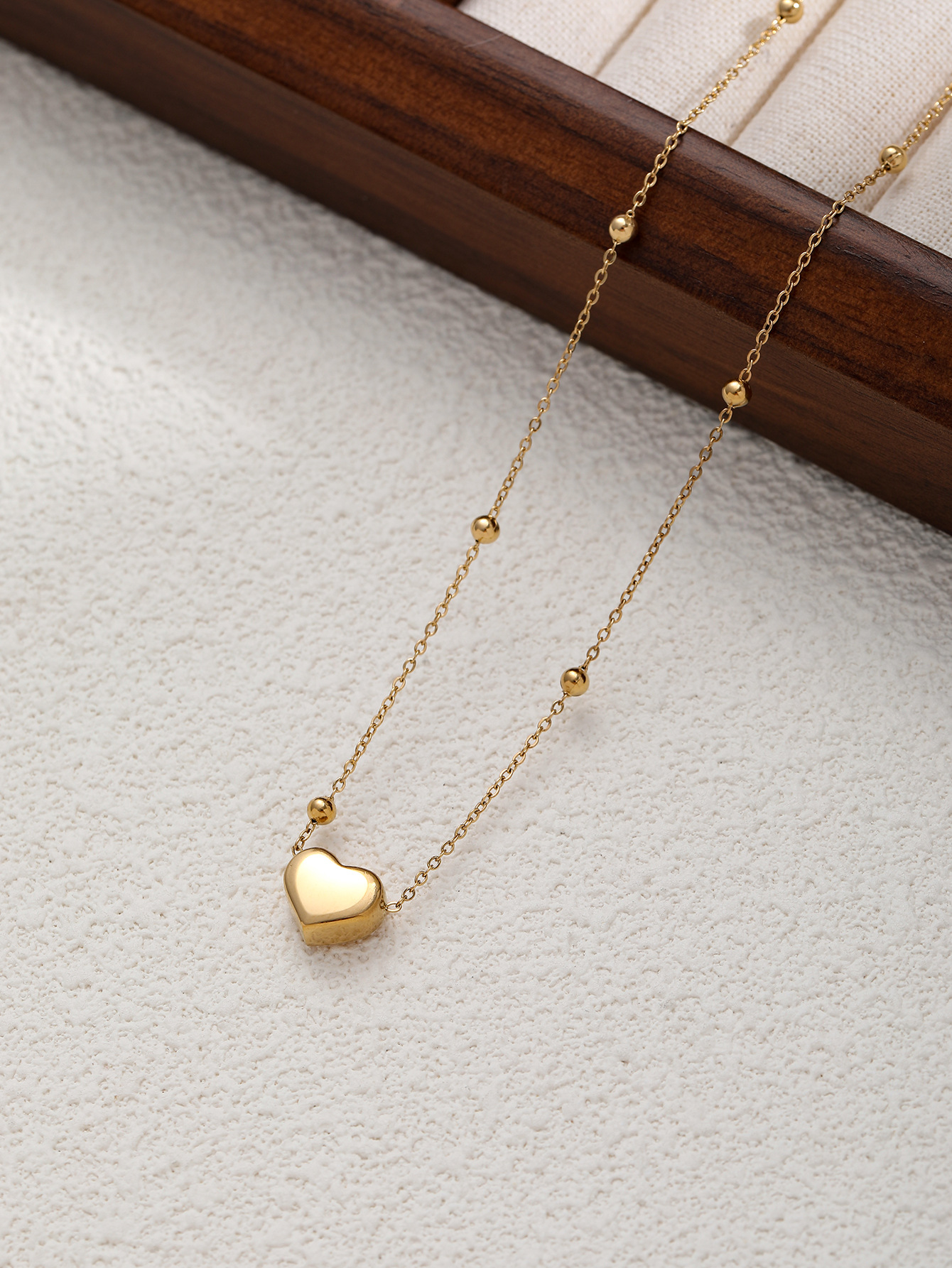 Collana girocollo a cuore placcata oro personalizzata, catena minimalista in acciaio inossidabile con rivestimento PVD per clavicola, gioiello femminile dai toni freddi. 13
