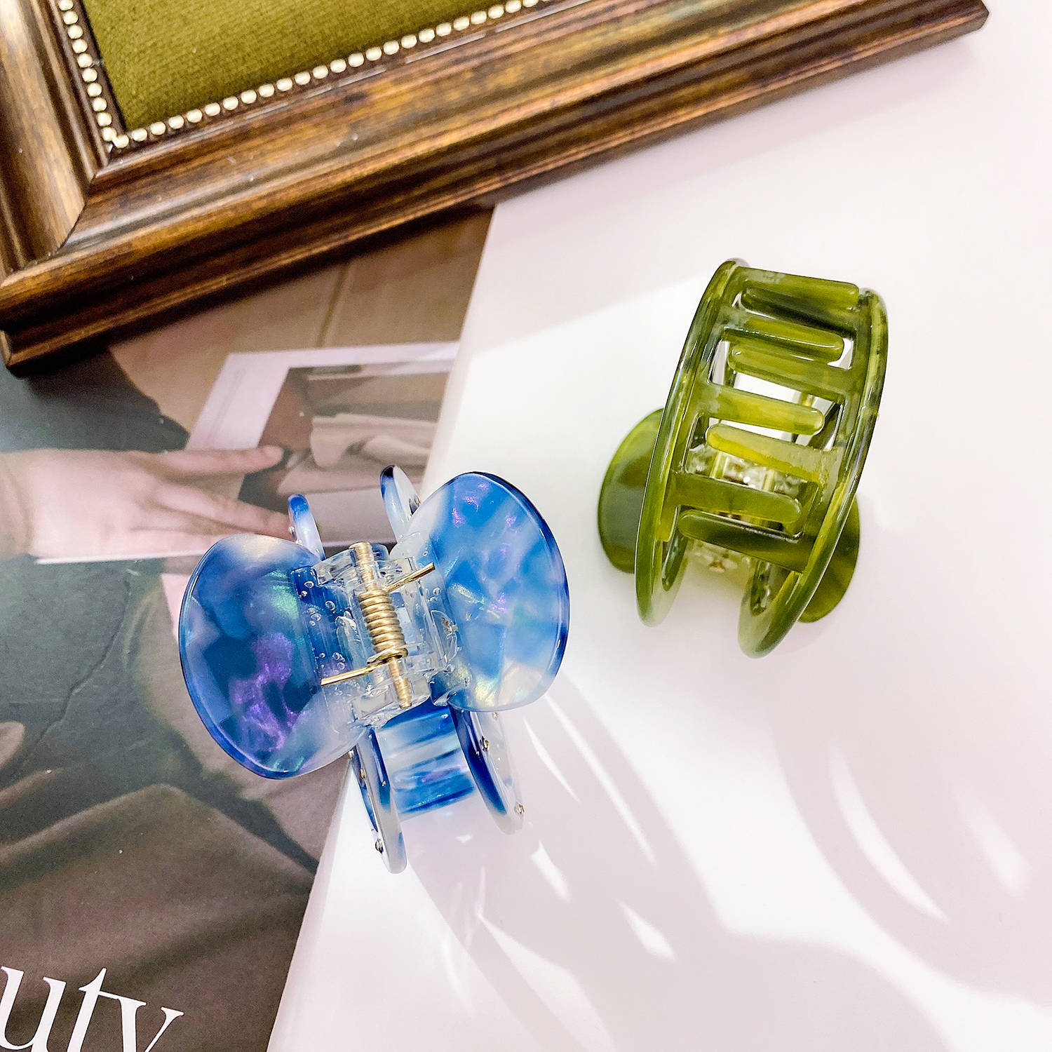 Dowell Korean Fashion Style Pretzel Bread Shape Acetic Acid Medium Hair Clips 17