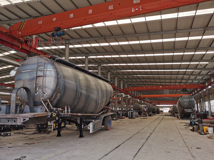 3-axle Bulk Cement Lime Coal Powder Tank Truck 32