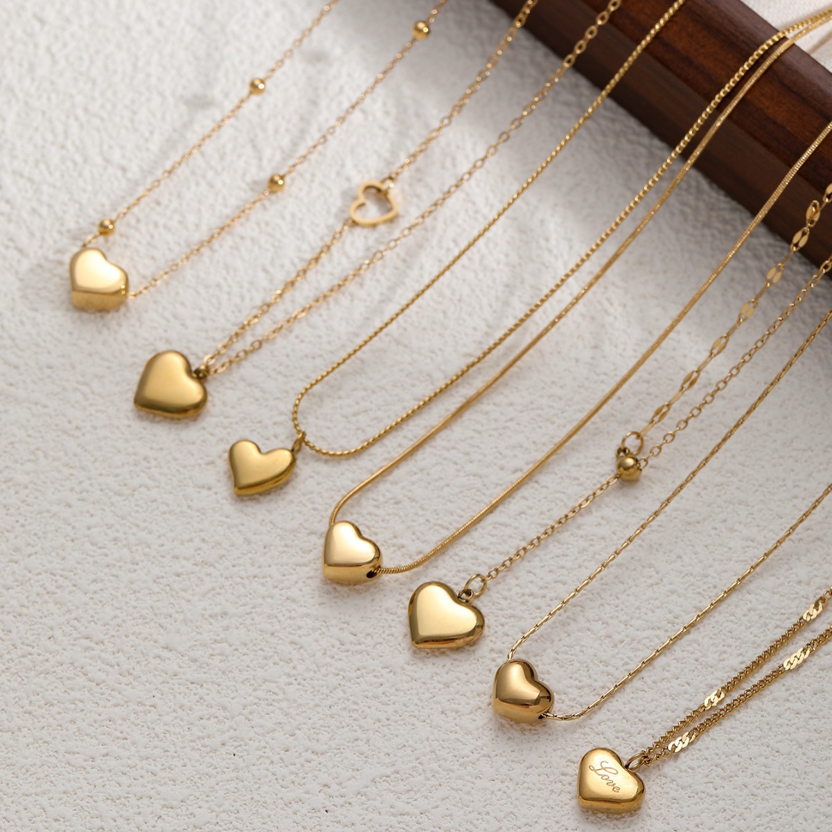 Collana girocollo a cuore placcata oro personalizzata, catena minimalista in acciaio inossidabile con rivestimento PVD per clavicola, gioiello femminile dai toni freddi. 10