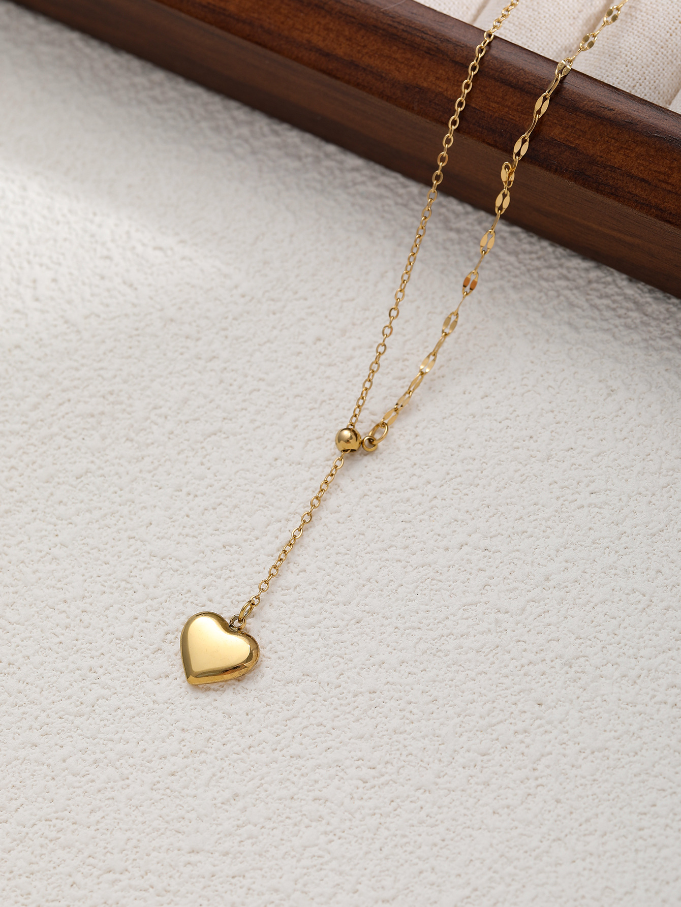 Collana girocollo a cuore placcata oro personalizzata, catena minimalista in acciaio inossidabile con rivestimento PVD per clavicola, gioiello femminile dai toni freddi. 11