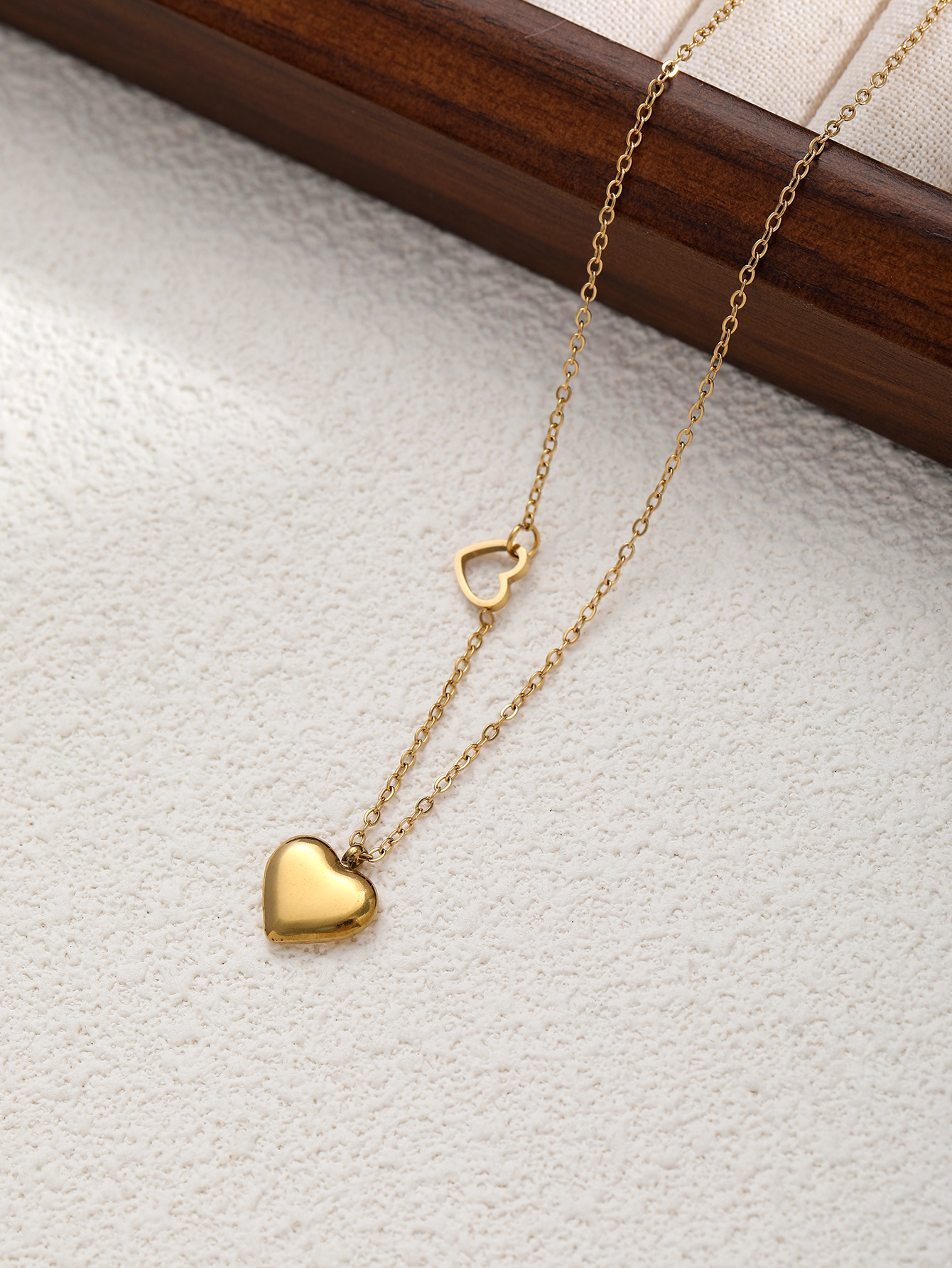 Collana girocollo a cuore placcata oro personalizzata, catena minimalista in acciaio inossidabile con rivestimento PVD per clavicola, gioiello femminile dai toni freddi. 12