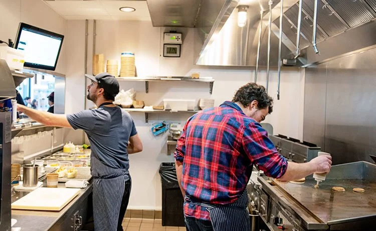 Como os restaurantes escolhem as caixas registradoras