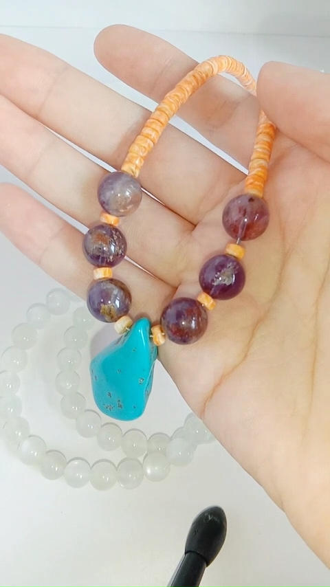 ਫਿਰੋਜ਼ੀ ਲੜੀ ਦੇ ਹਾਰ ਦੇ ਨਾਲ ਮਿਲ ਕੇ ਕਈ ਤਰ੍ਹਾਂ ਦੇ ਗਹਿਣਿਆਂ ਦਾ ਨਵਾਂ ਡਿਜ਼ਾਈਨ ਸੁੰਦਰ ਅਤੇ ਉਦਾਰ। 9