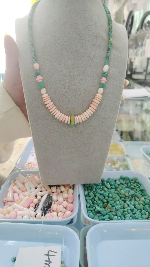 公主貝殼項鍊搭配纖細的綠松石黑石,像一個活潑可愛的少女向你走來 8