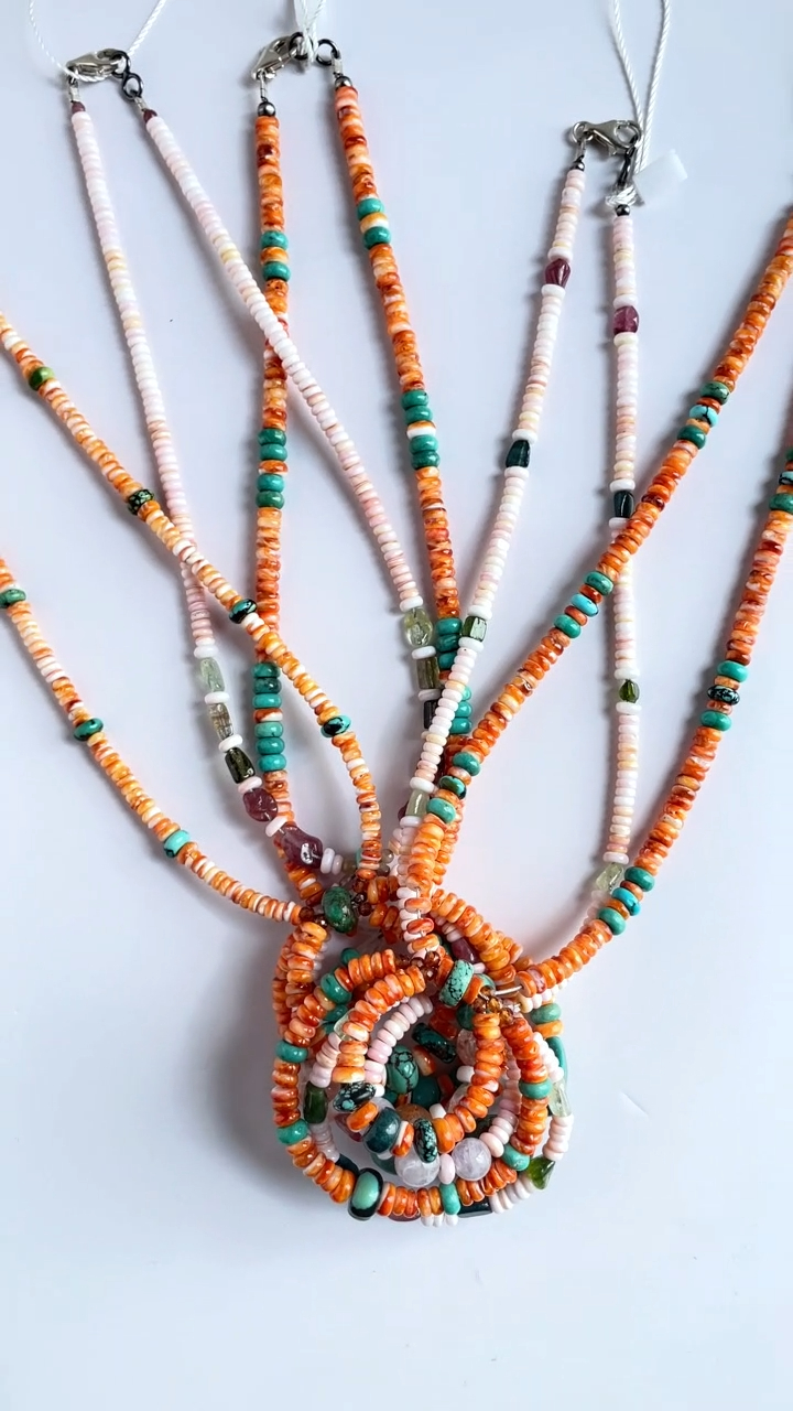 د قیمتي ډبرو ټولګه د هار شهزادګۍ فیروزي سپینی اویسټر او تورمالین ډبره 9