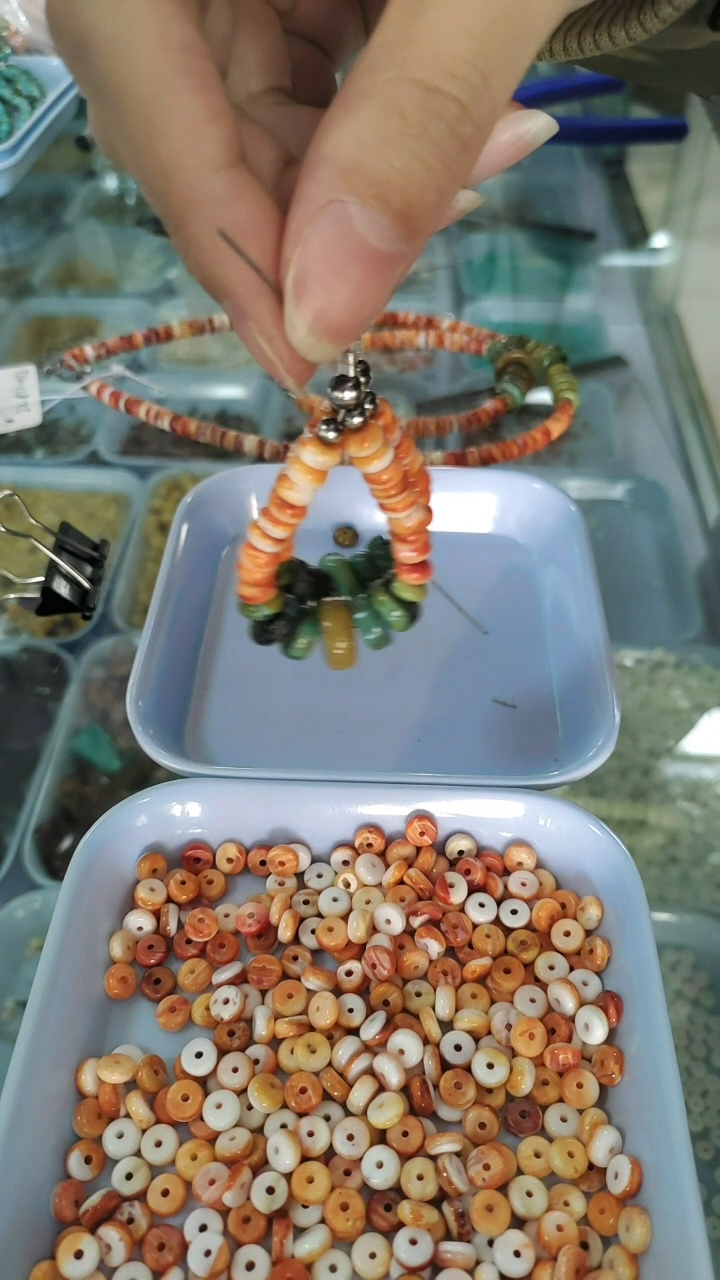 ਮੈਂ ਕੁਝ ਸਪਾਈਨੀ ਸੀਪਾਂ ਨਾਲ ਇੱਕ ਸ਼ਾਨਦਾਰ ਫਿਰੋਜ਼ੀ ਜੋੜੀ. ਇਸ ਕੰਬੋ ਨੂੰ ਪਿਆਰ ਕਰੋ! ਉਹ ਚਮਕ ਨਾਲ ਭਰੇ ਹੋਏ ਹਨ! 8