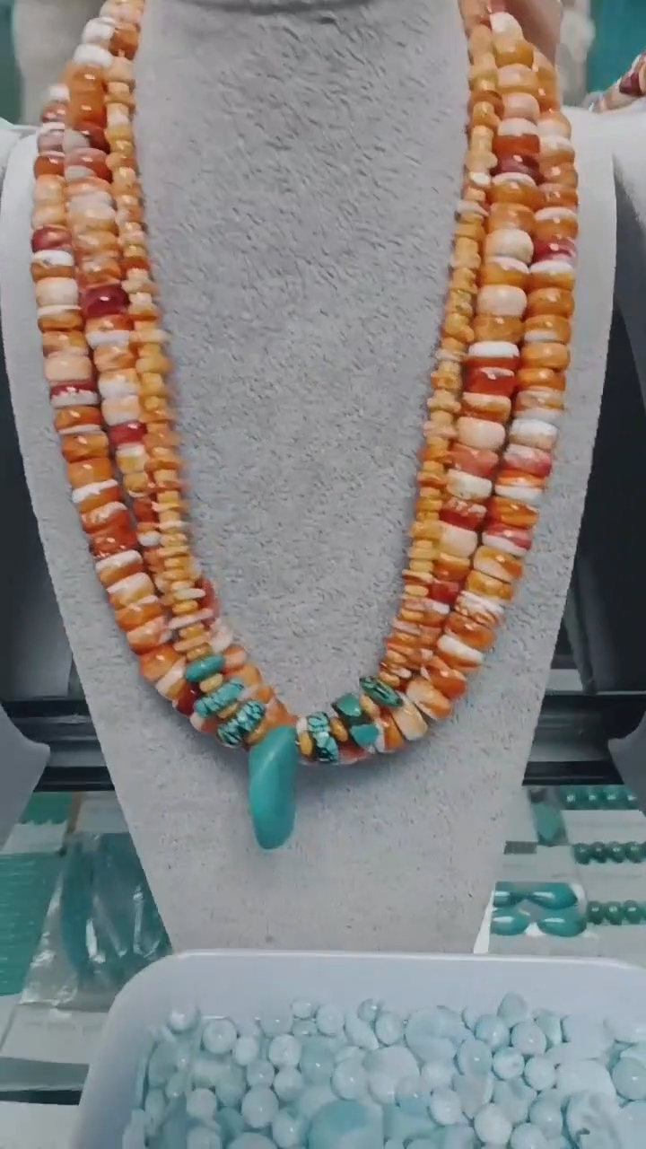 Ke kūʻai aku nei mākou i nā huahana ʻālani spiny oyster maikaʻi i kēia manawa. Nui nā ʻano nui like ʻole, nā kala āu e koho ai 8