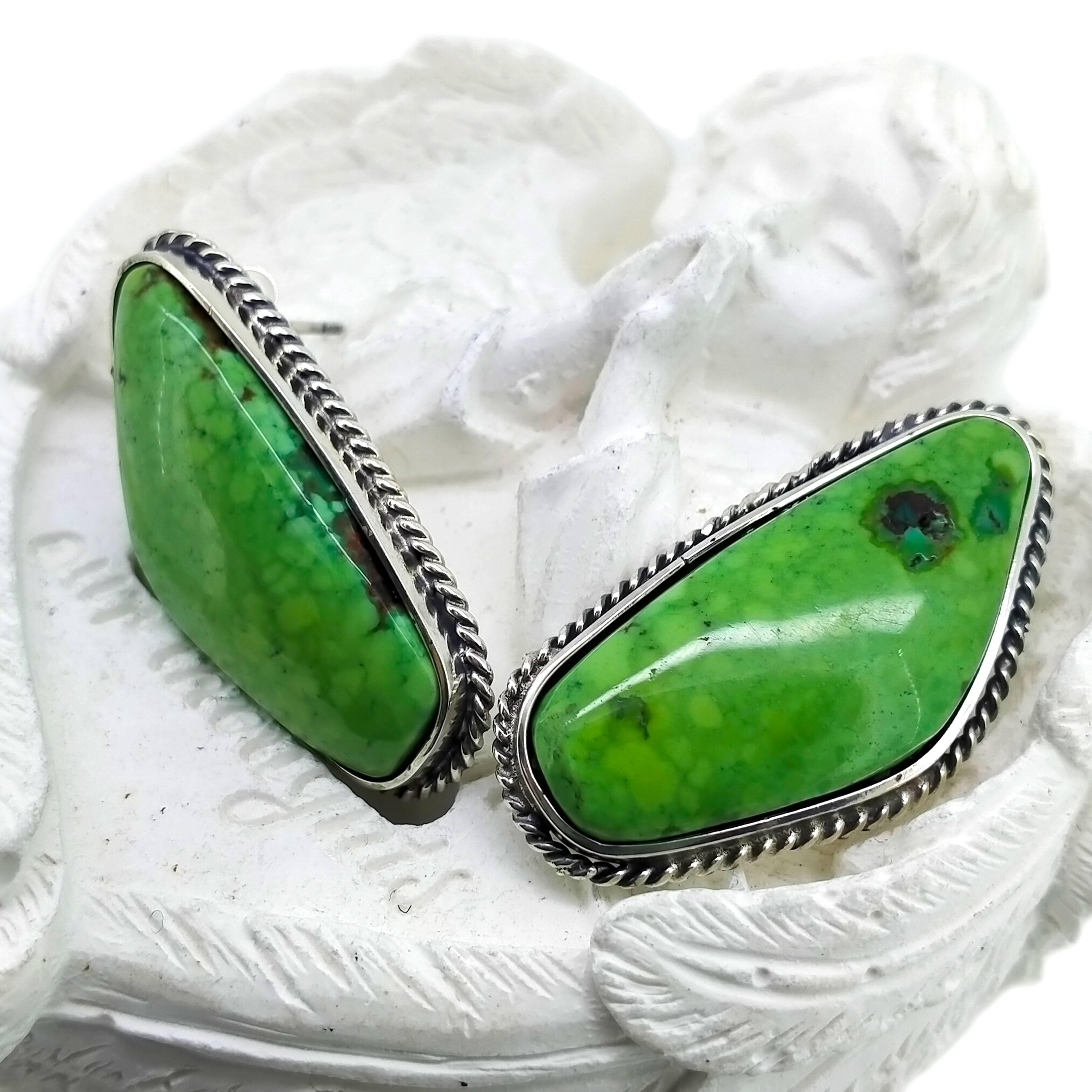 Amerika Natura Turkiso kaj Malgache Neona Apatito Leveraj Malantaŭaj Orelringoj en Vermeil YG kaj Plateno Super Sterlinga Arĝento 15