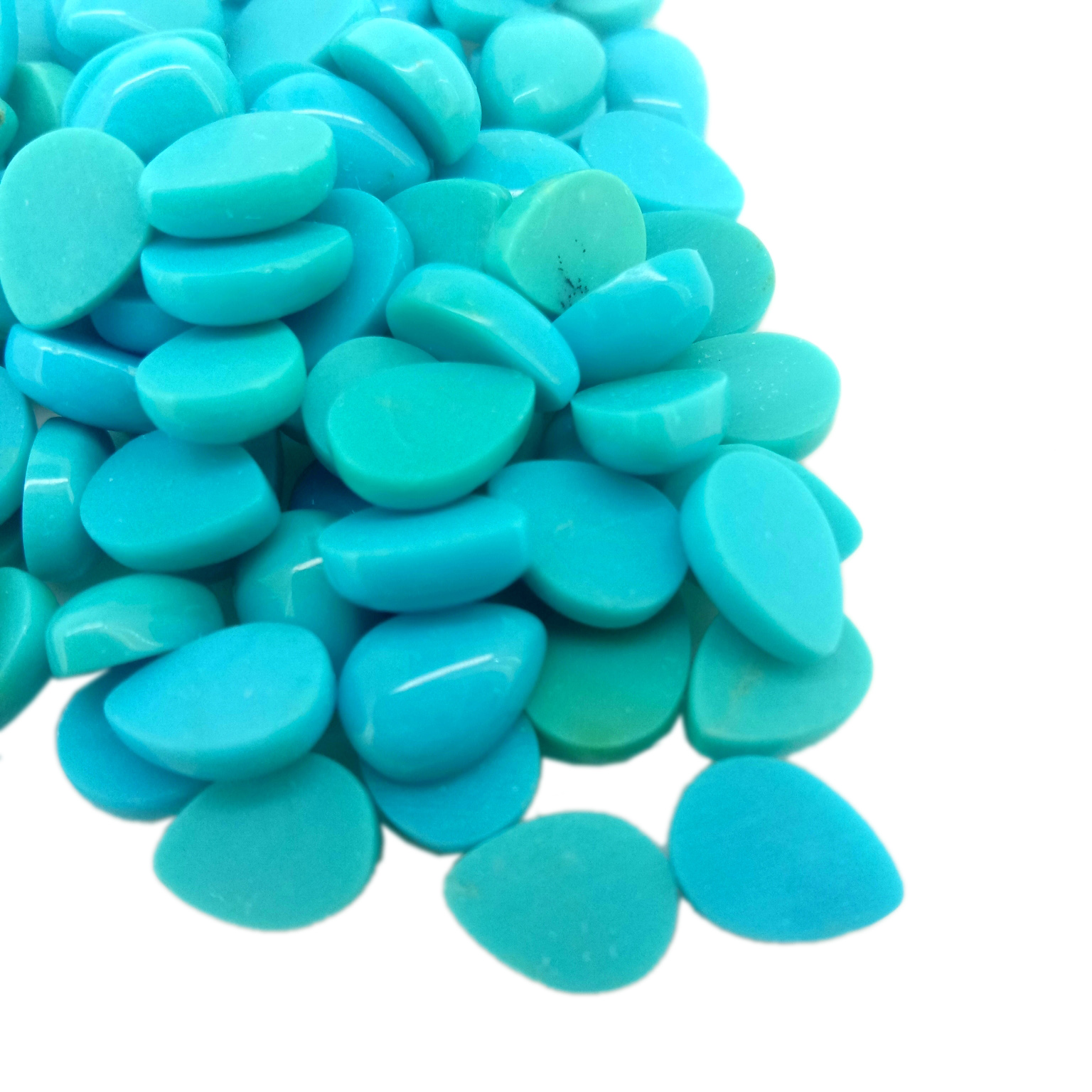 Türkiissinine kalliskivist kahepoolne pirnikujuline naturaalne uinuv kaunitar türkiissinine kabošon 6*8mm 15