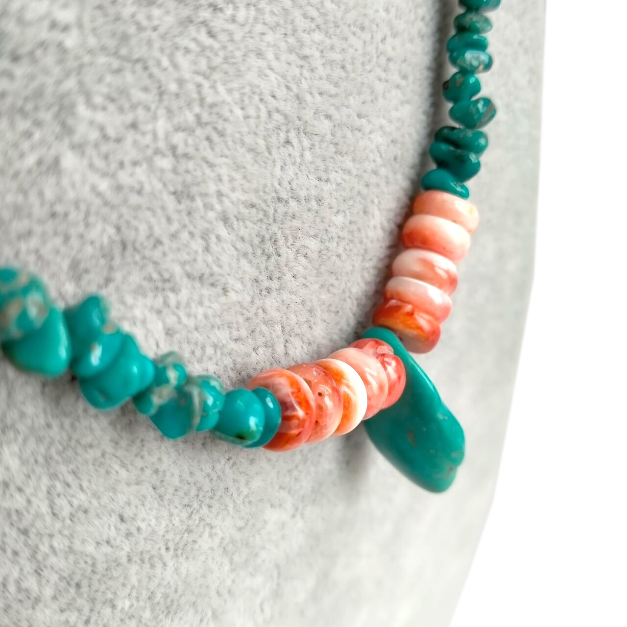 Turquoise Chip Beaded Necklace with Spiny Oyster 15