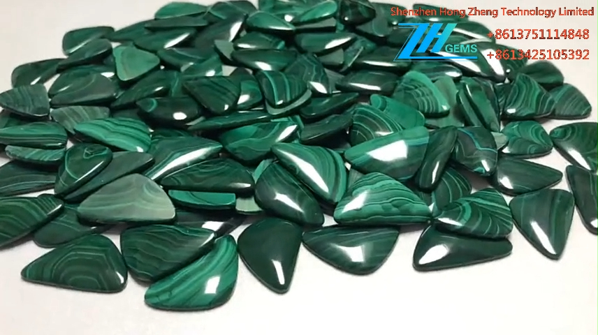 משולש מלאכיט טבעי Cabochon Triangle מלאכיט 8
