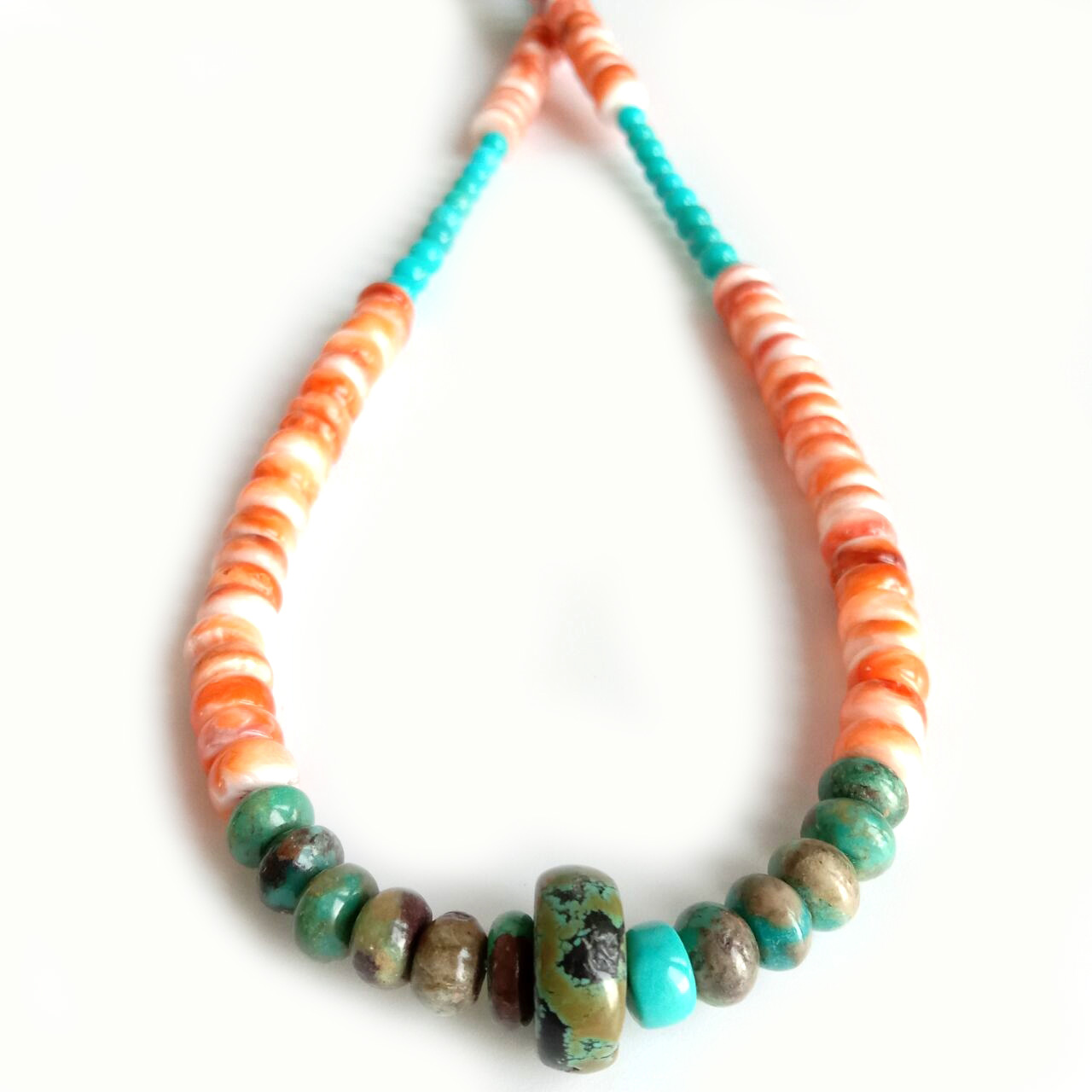 ខ្សែកអយស្ទ័រពិតៗជាមួយអង្កាំពណ៌បៃតង និងខៀវ 15