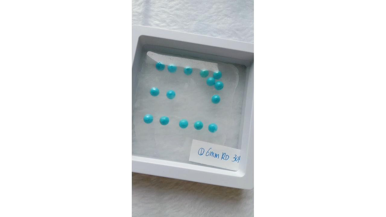 ለስላሳ መጠን 6 ሚሜ Turquoise Cabochon 9