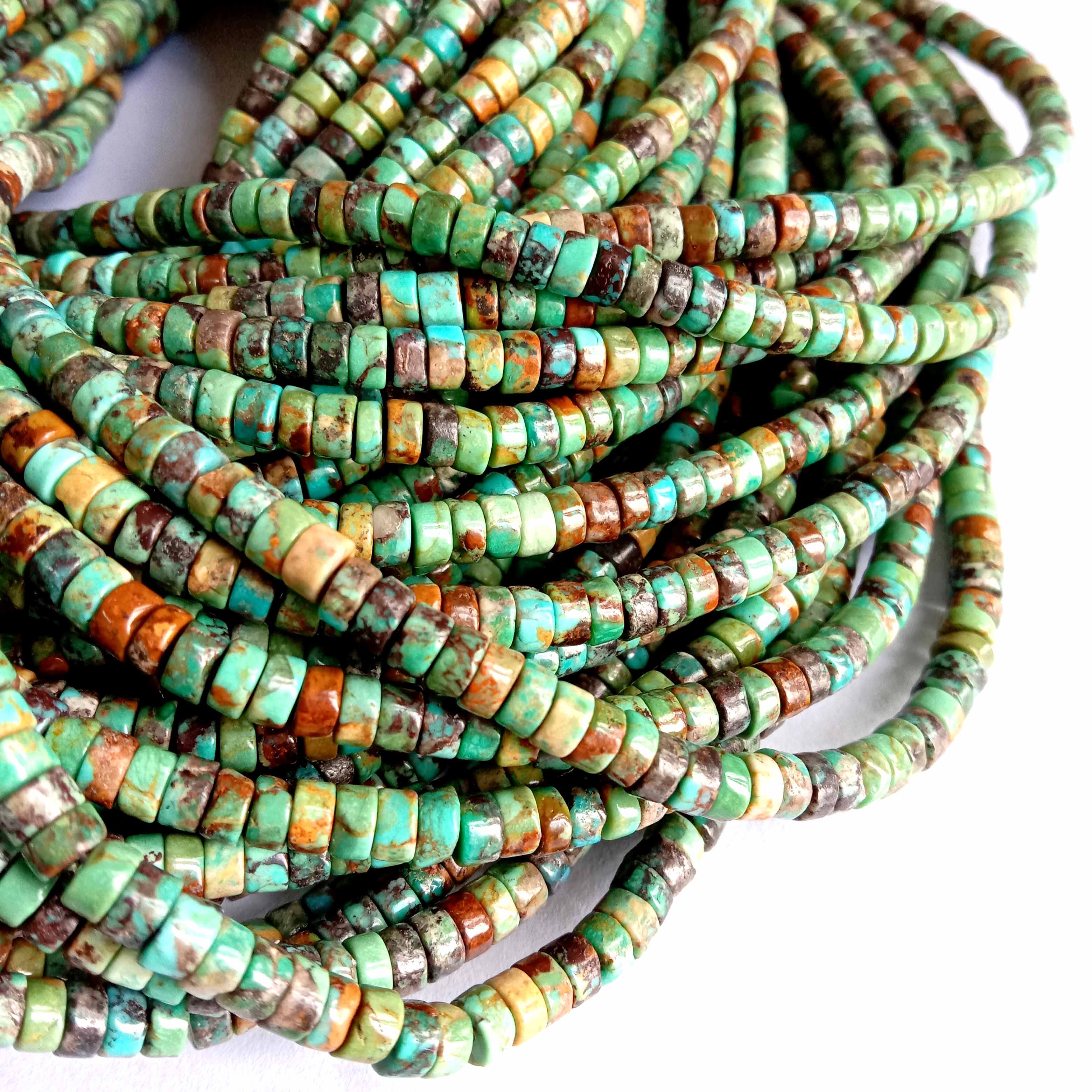 4mm Mêvhên turquoise xwezayî Kesk Rengê Mixed 16 înç zencîreyên ne-rengkirî yên turquoise nerêkûpêk heishi miherikên turquoise rastîn 18