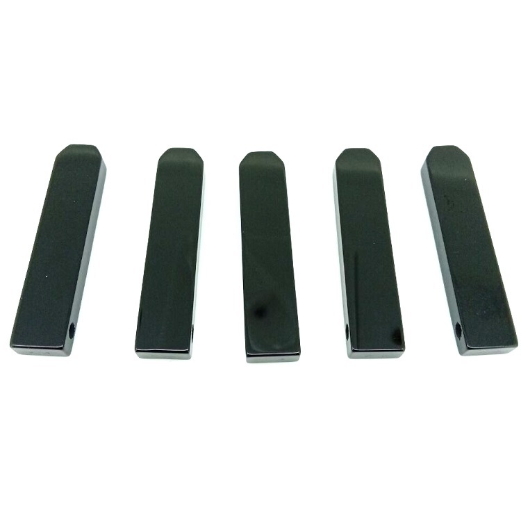 سىلىقلانغان تەبىئىي قارا ئاگات تاختاي مونچاق خام Onyx گۆھەر تاشنىڭ ئۇزۇنلۇقى 10 مىللىمېتىر * 45mm * 5mm 1