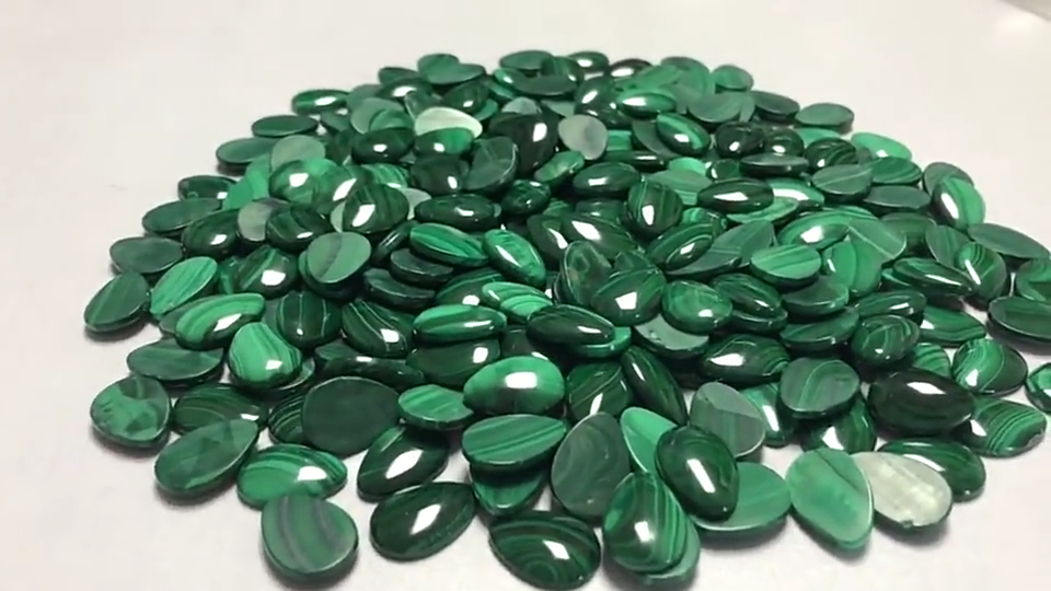 Malachit (natürliche) birnenförmige Edelstein-Cabochons mit flacher Rückseite 14