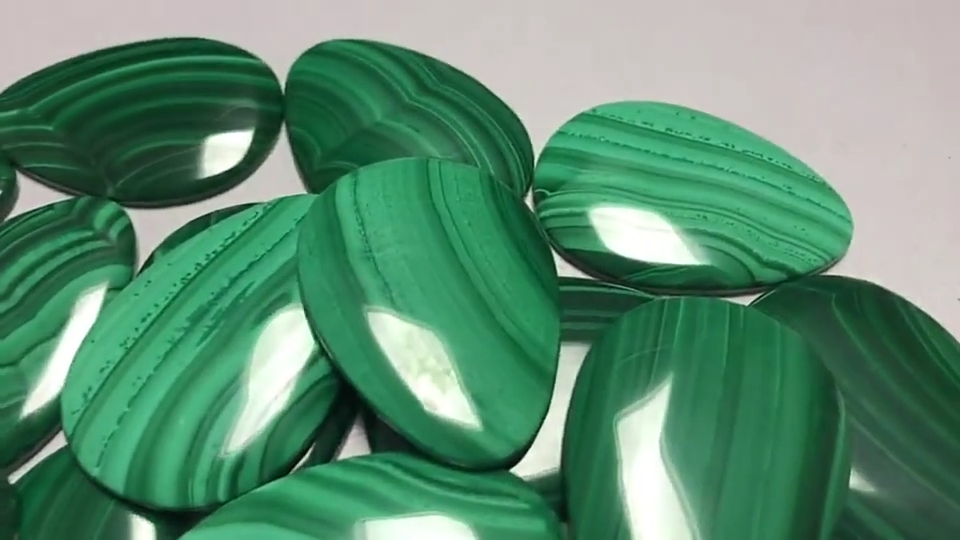 இயற்கை Malachite பியர் cabochon தளர்வான ரத்தினம் 40x29x4mm malachite pear cabochon 14