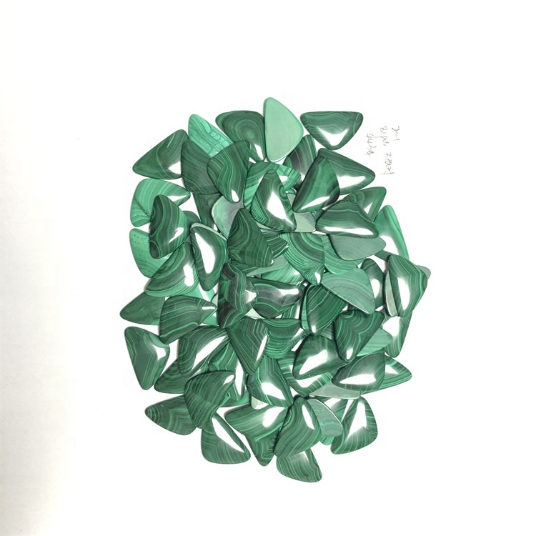 លក់ដុំខ្នាតតូច Malachite ពណ៌បៃតង (Cabochon) 34x21x4mm ដែលមានគុណភាពខ្ពស់បំផុតនៃត្រីកោណ 17