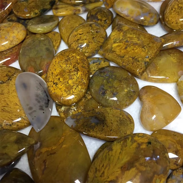 ភាពចាស់របស់ Moss Moss Gemstone Gemstone ពណ៌លឿងរបស់ Moss រលុងគឺពាក់កណ្តាលពណ៌លឿងរបស់ Moss Moss ដ៏មានតម្លៃ 9