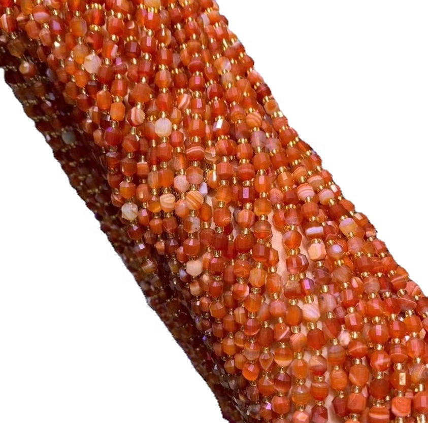 ខ្សែខ្សែកម៉ាឡាដែលមានខ្សែកខ្សែក 9