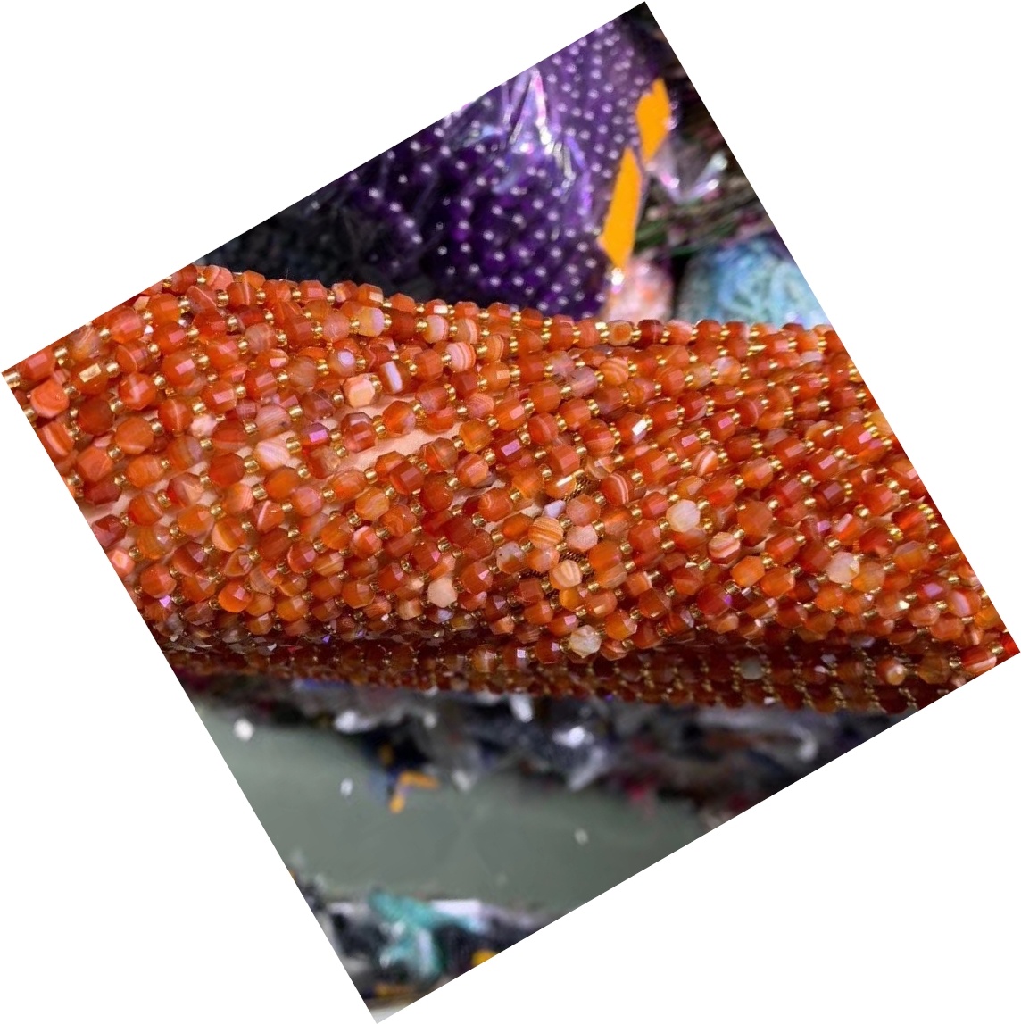 ខ្សែខ្សែកម៉ាឡាដែលមានខ្សែកខ្សែក 7