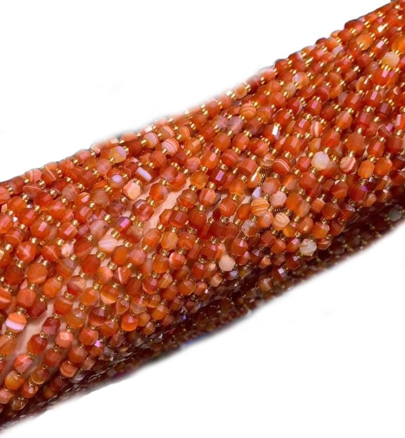 ខ្សែខ្សែកម៉ាឡាដែលមានខ្សែកខ្សែក 11