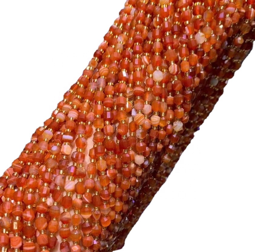 ខ្សែខ្សែកម៉ាឡាដែលមានខ្សែកខ្សែក 13