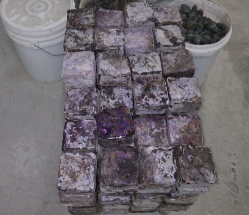 Colore viola di alta qualità Naturally Gemstone compresso turchese ruvido 17