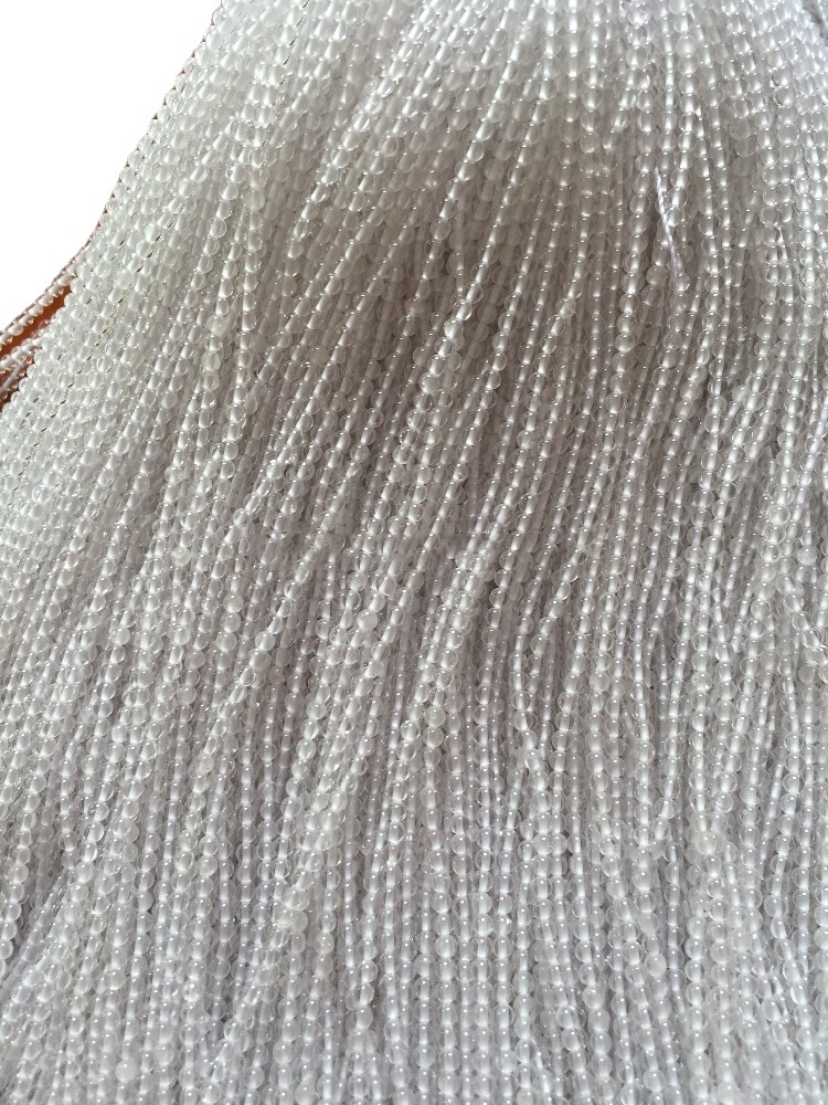 ខ្សែក្រវ៉ាត់រលុងធម្មជាតិនៃកែវគ្រីស្តាល់ពណ៌សអង្កាំដែលមានទំហំ 2 មម 3 មមខាំអង្កាំ 9