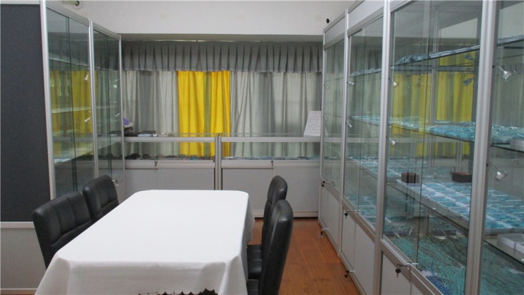 ខ្សែដៃថ្មខៀវ Quartz ពណ៌ខ្មៅសម្រាប់គ្រឿងអលង្ការ 20