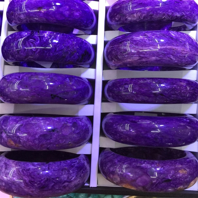 Impresionante Natural Oscuro Púrpura Charoite Bangle Soul Stone Fuerte Curación emocional física Alivie el estrés Gran Charoite Bracel 18