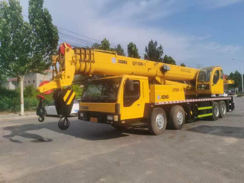 used truck cranes XCMG QY50K With 50 tons lifting capacity For lifting various large-scale projects 9