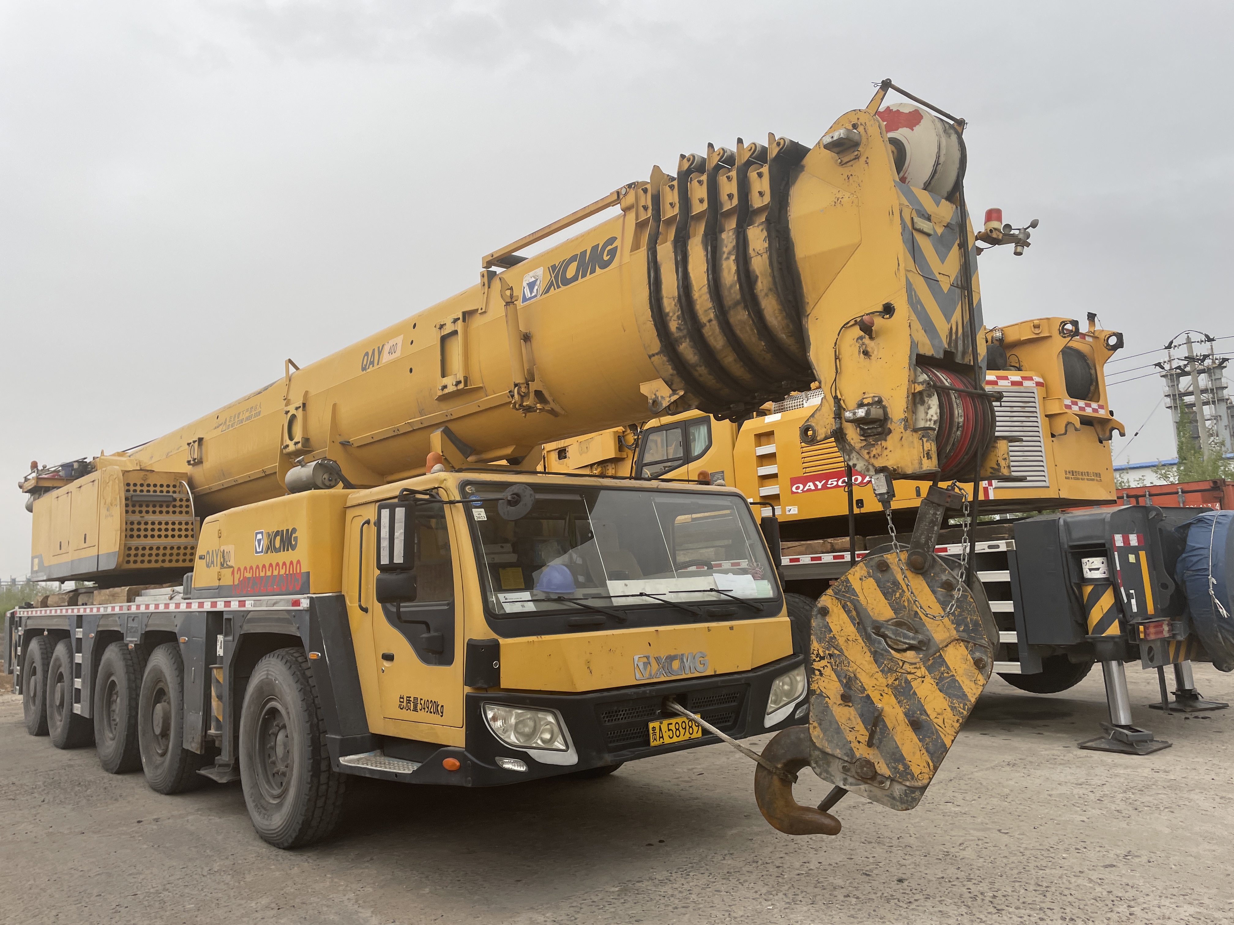 Used crane XCMG QAY180 With 180 tons lifting capacity For lifting various large-scale projects 7