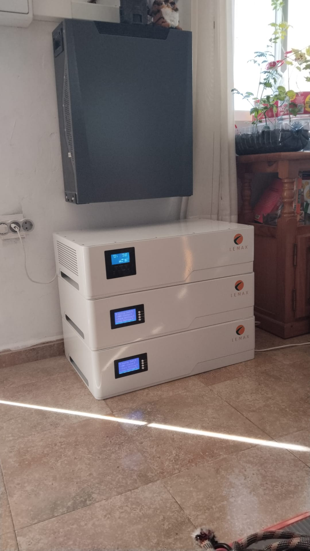 LEMAX All-in-One-Energiespeichersystem 1