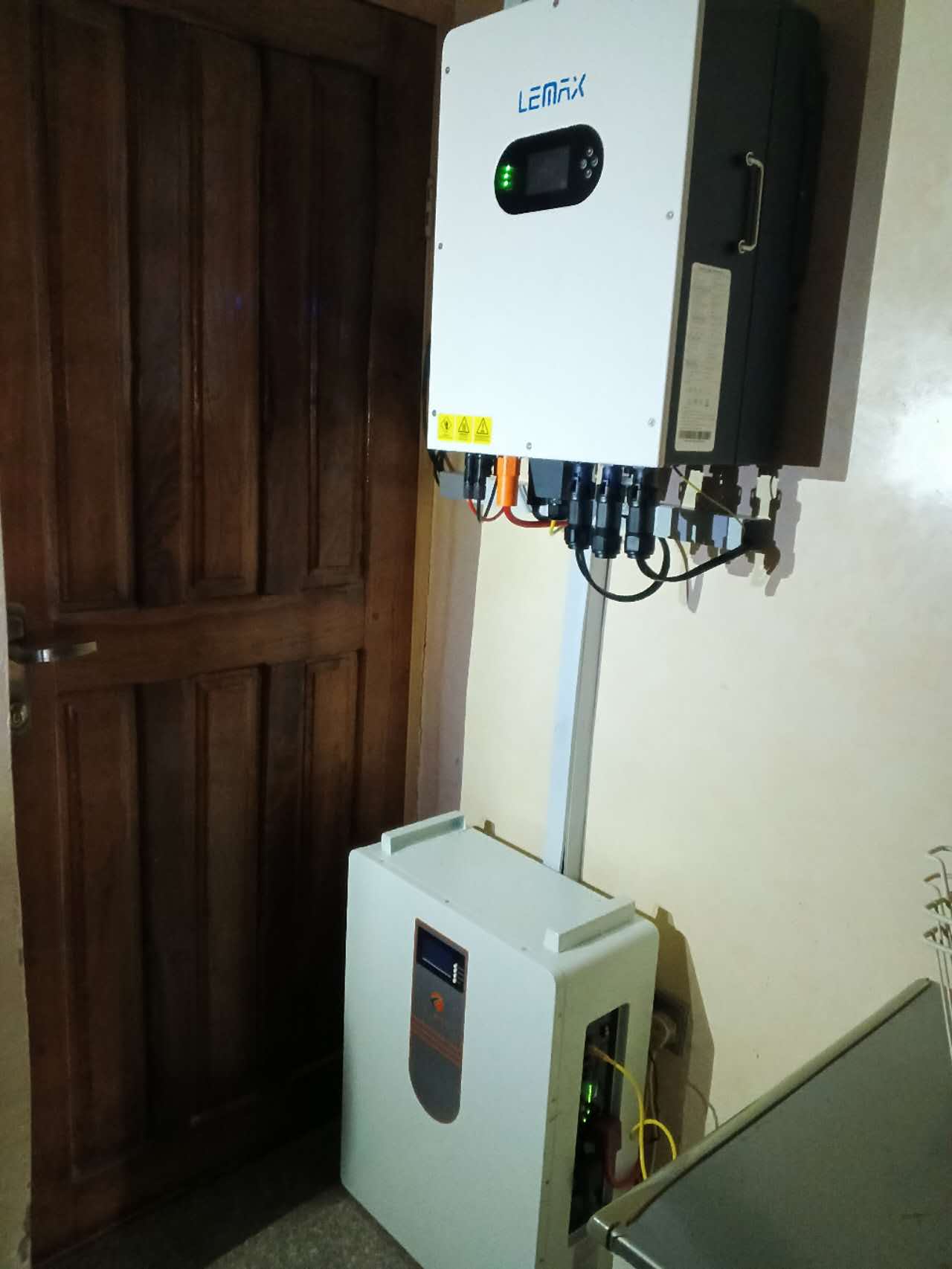 Расширение прав и возможностей домов с Smart Energy: жилая установка с системой хранения энергии LEMAX 1