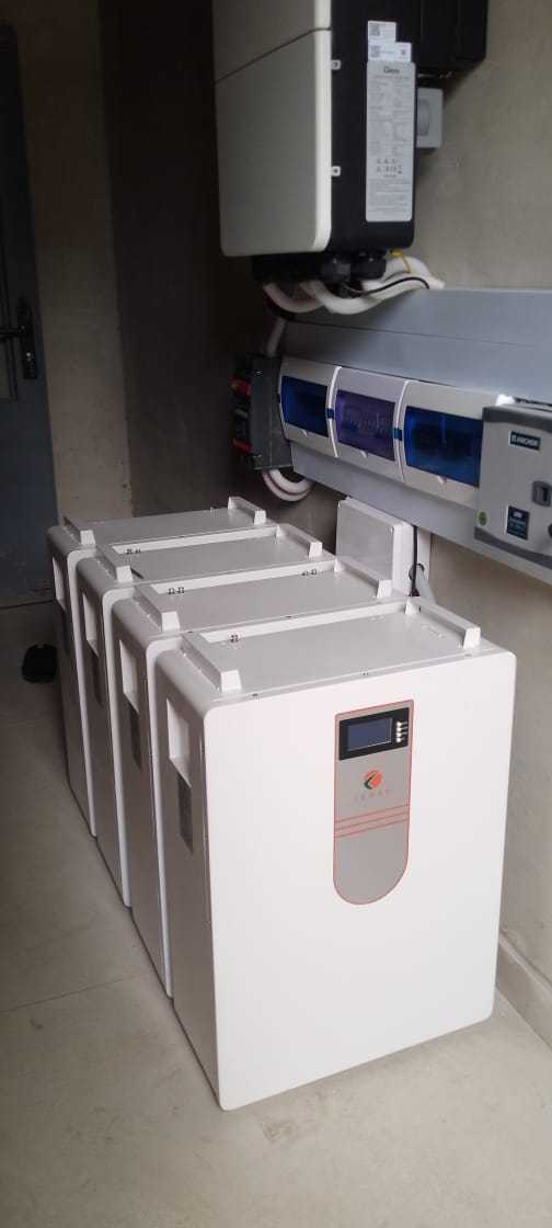 نظام تخزين بطارية ليثيوم Lemax 60KWH متكامل بسلاسة مع Deye 20kW Hybrid inverter 1