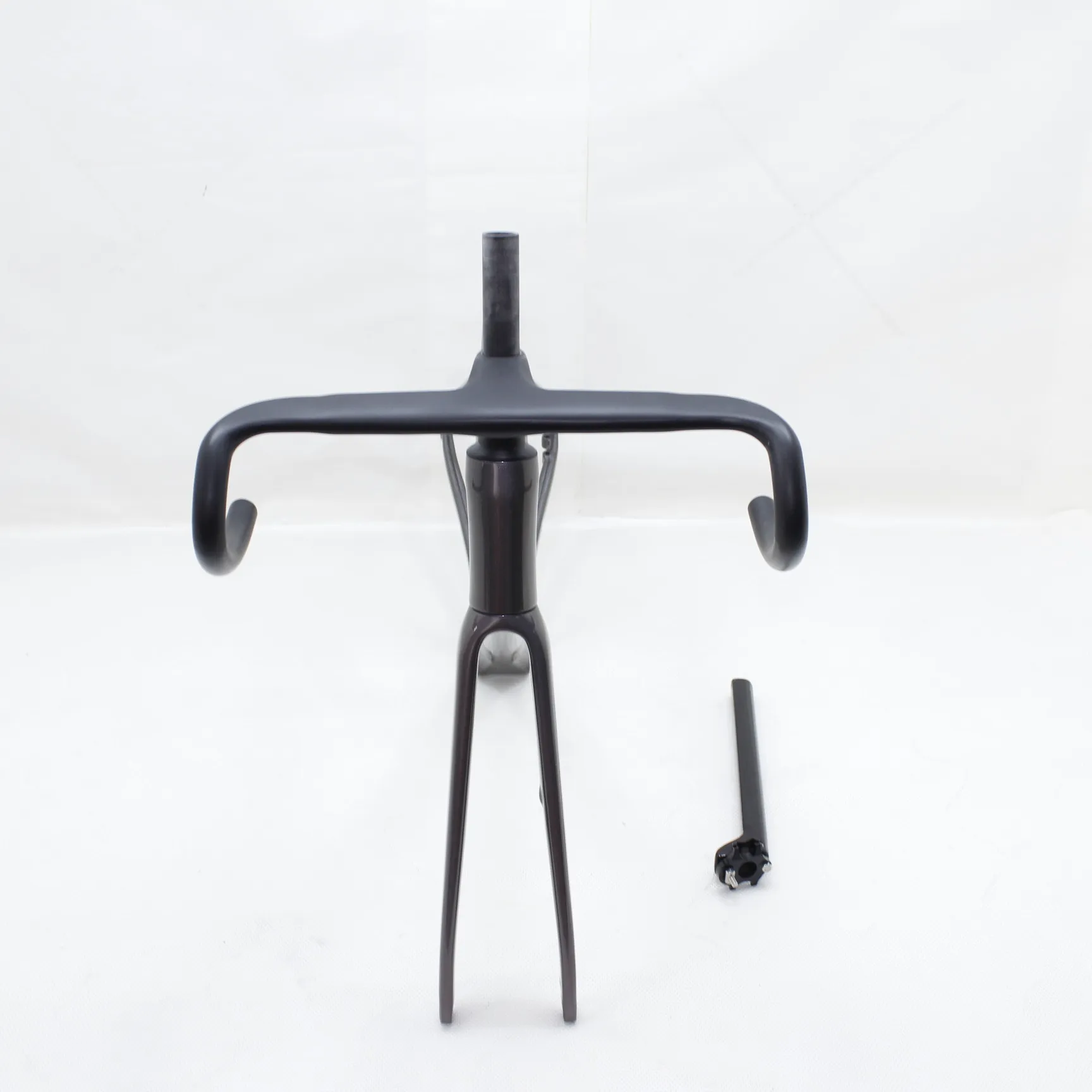 Telaio per bici da strada in carbonio Telaio per bici con manubrio integrato Dimensioni disponibili 44/49/52/54/56/58 31