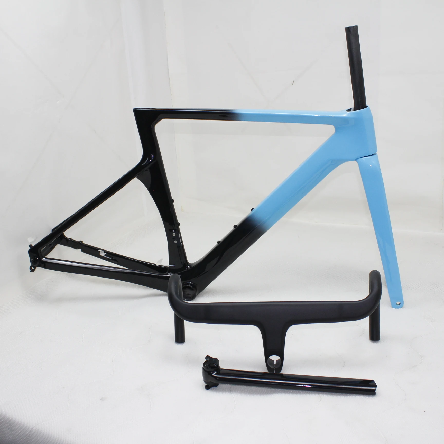 Carbon Fiber Road Bike Frame Disc Brake Road Bicycle Frameset Max Tire 700x28c 12