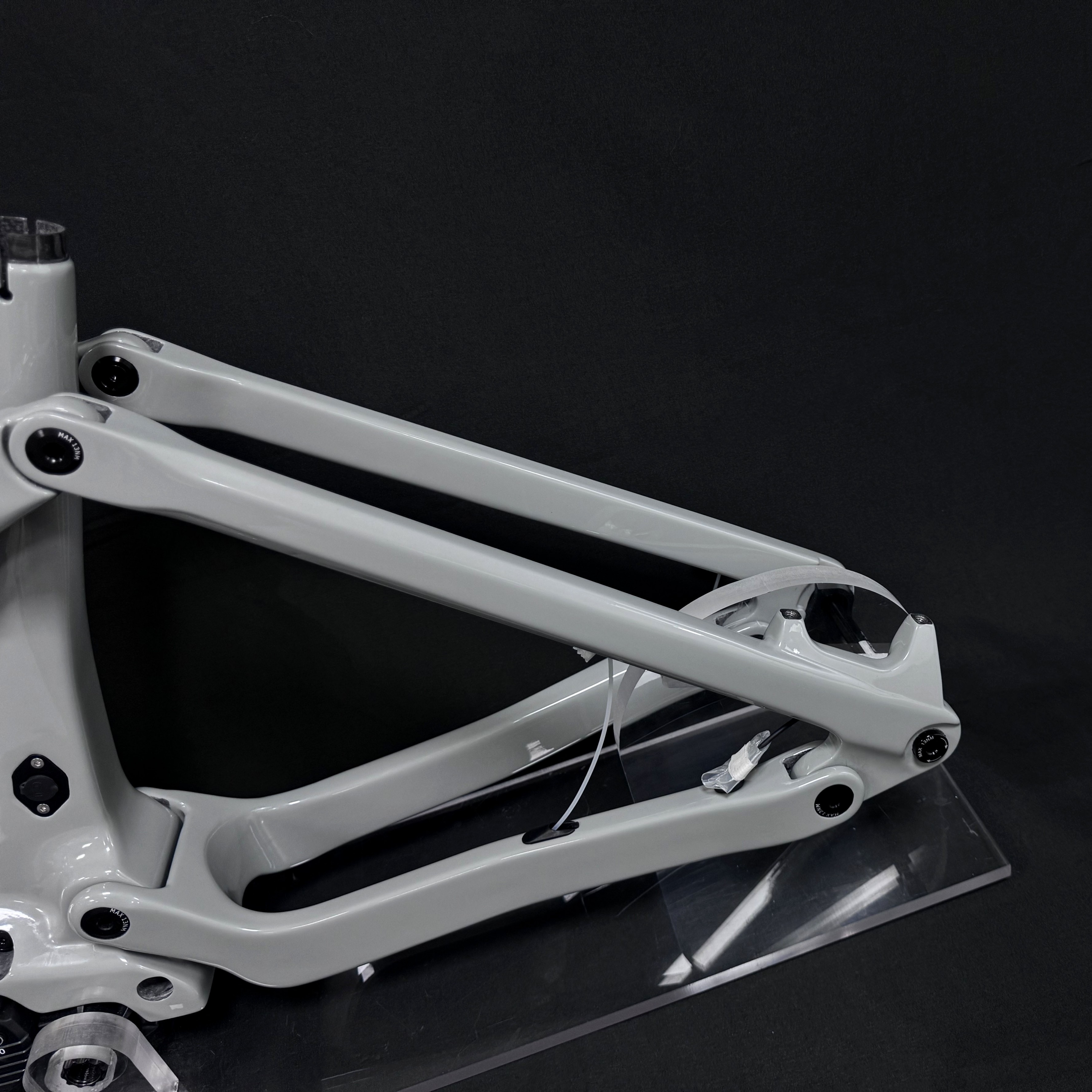 2025 Nuovo telaio per bici elettrico a sospensione completa - Fibra di carbonio T700 29 pollici, con motore Bafang M82 Mid Drive e DPC030 15