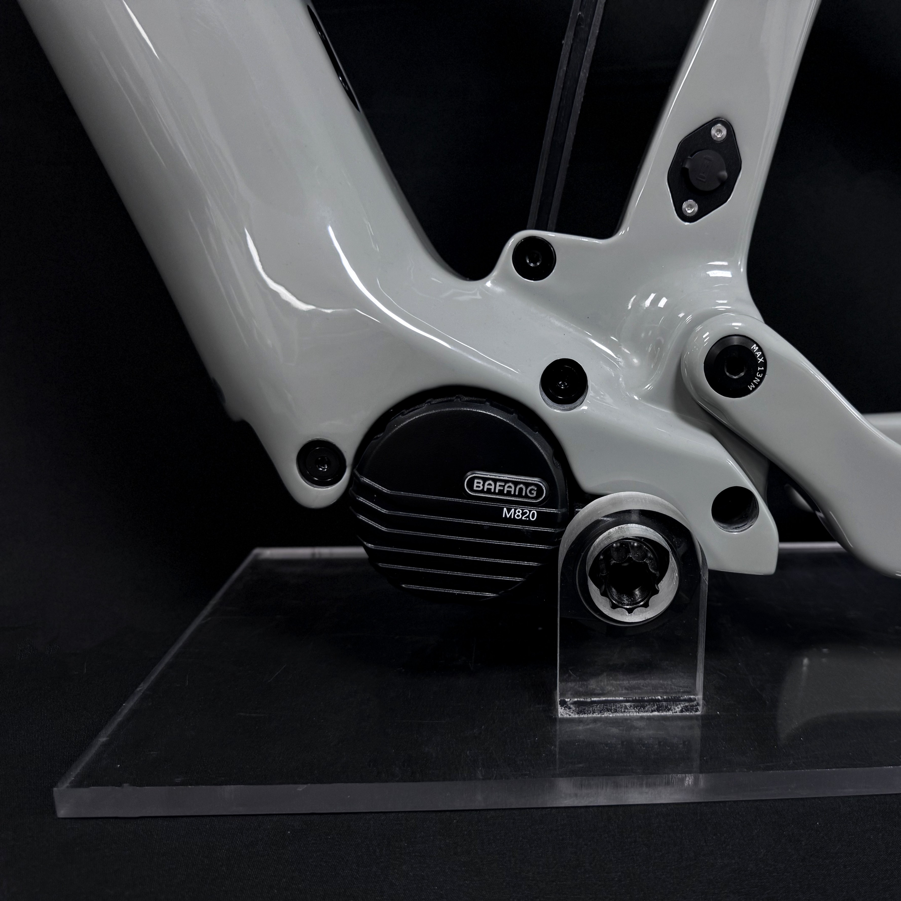 2025 Nuovo telaio per bici elettrico a sospensione completa - Fibra di carbonio T700 29 pollici, con motore Bafang M82 Mid Drive e DPC030 14